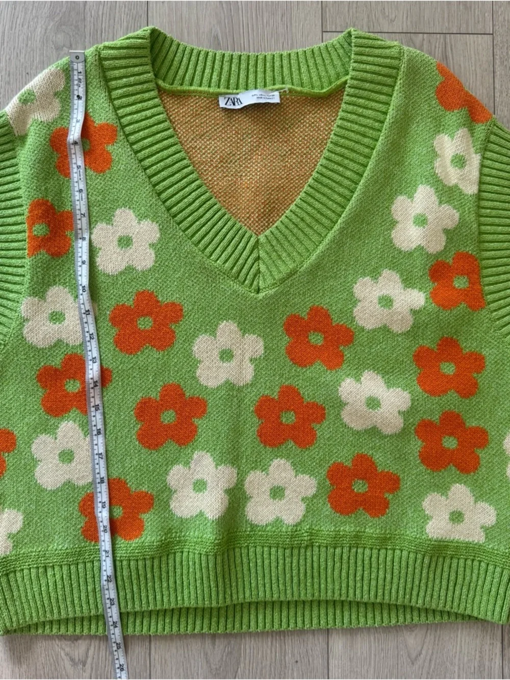 Zara OVERSIZED Green V-Neck Floral Knit Vest with Orange and Cream Flowers - Picture 6 of 6